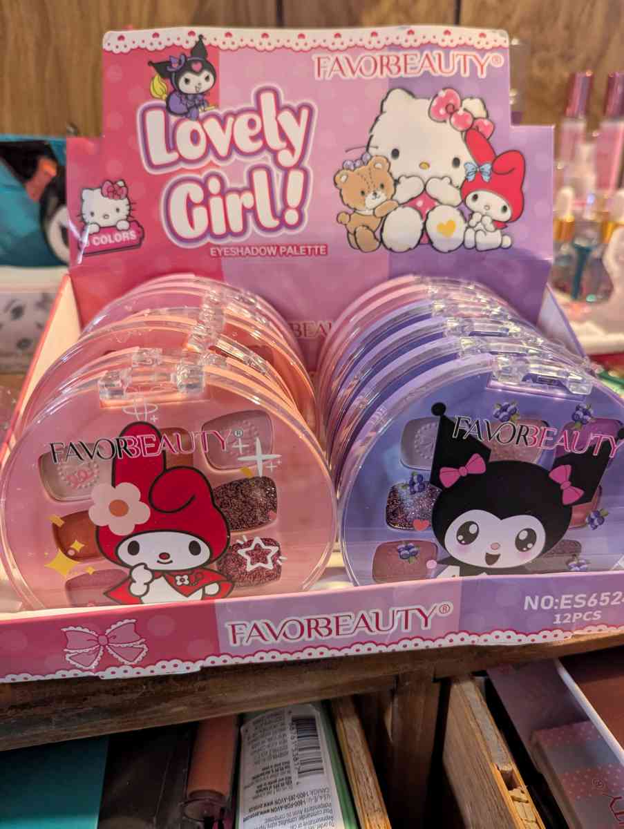 melody and  kuromi Hello kitty eyeshadow palette