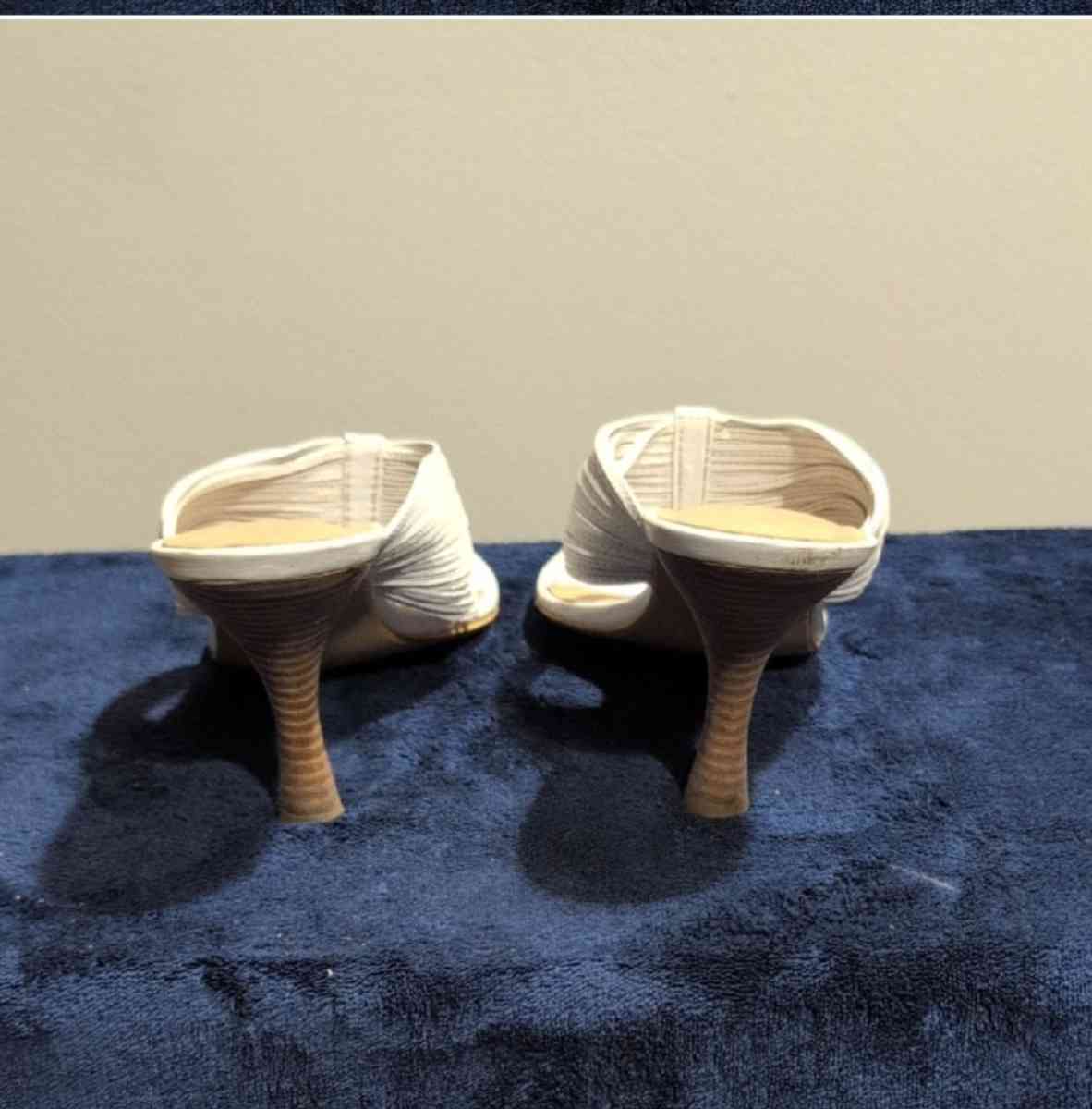 Elegant White Womens Sandals size 10