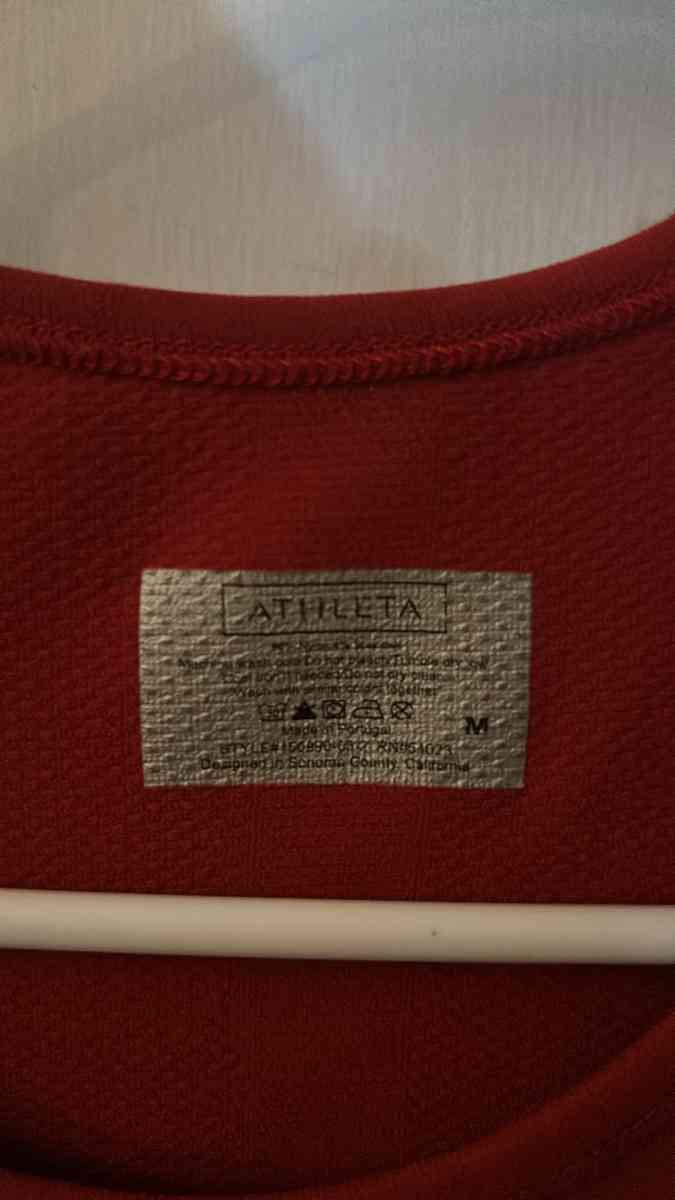 Athleta Red Activewear Top Size M Running Exercise Workout