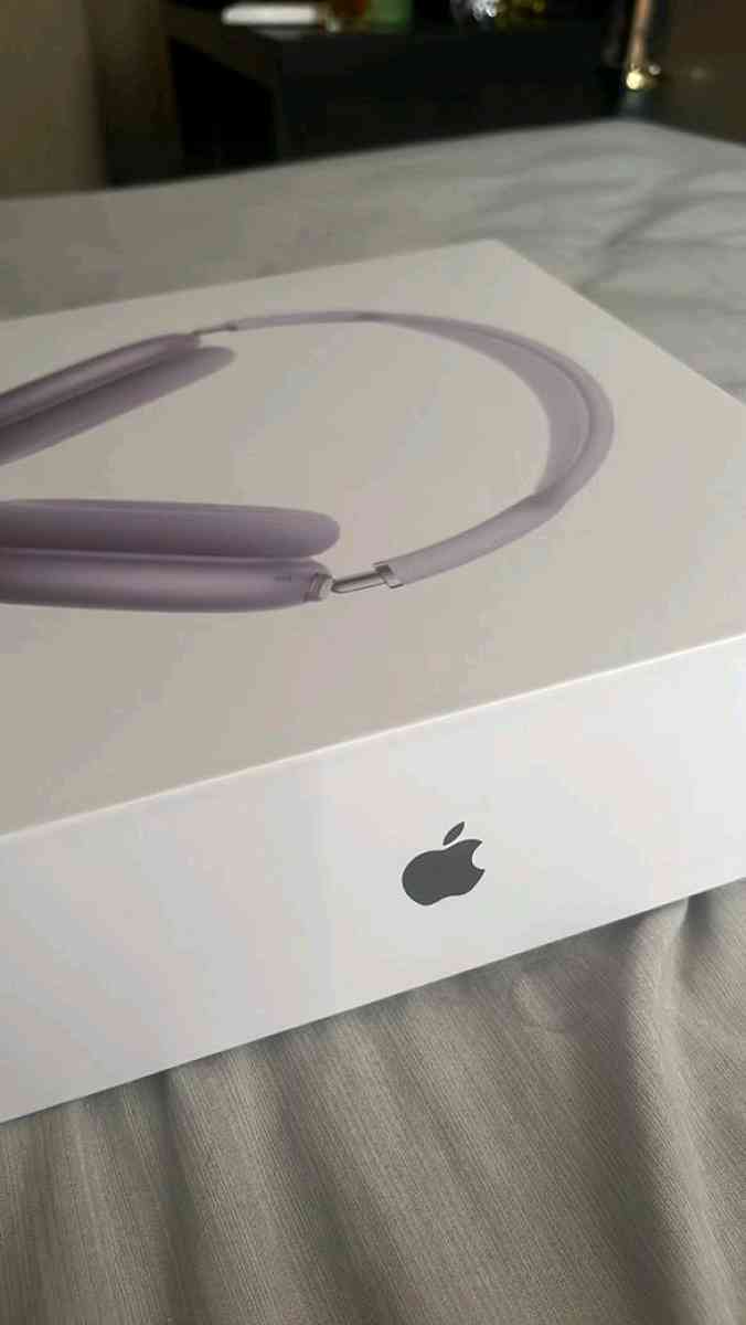 Airpod Max purple