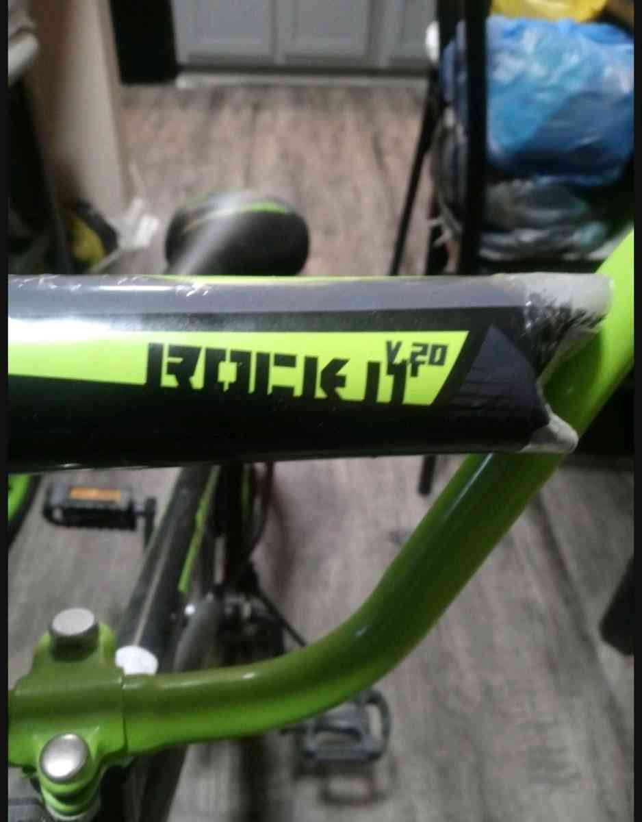 HUFFY ROCK IT V20 BOYS BIKE LIME GREEN  BLACK BIKE LOT 2