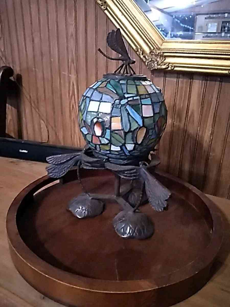 Tiffany dragonfly lamp