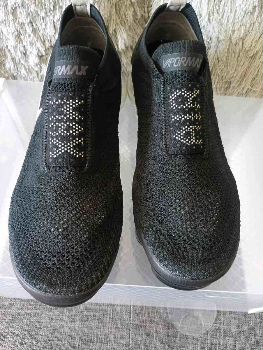 NIKE AIR VAPORMAX size 7 for women