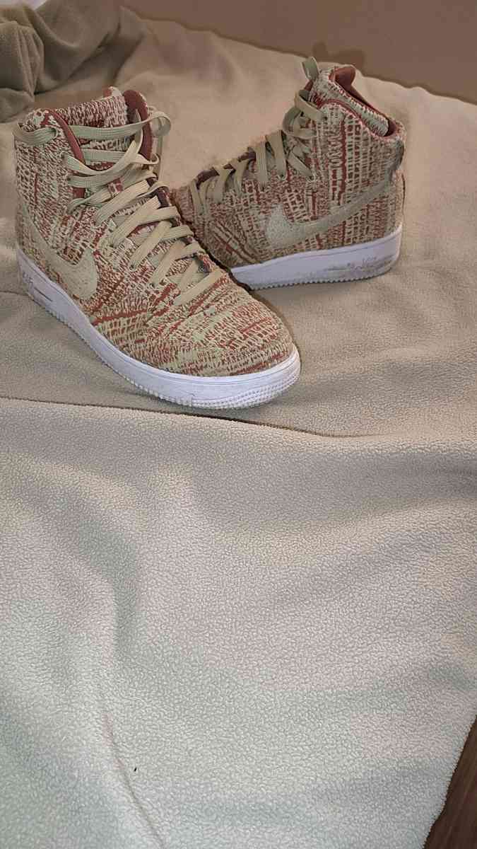 Nike sneaker mens size 8