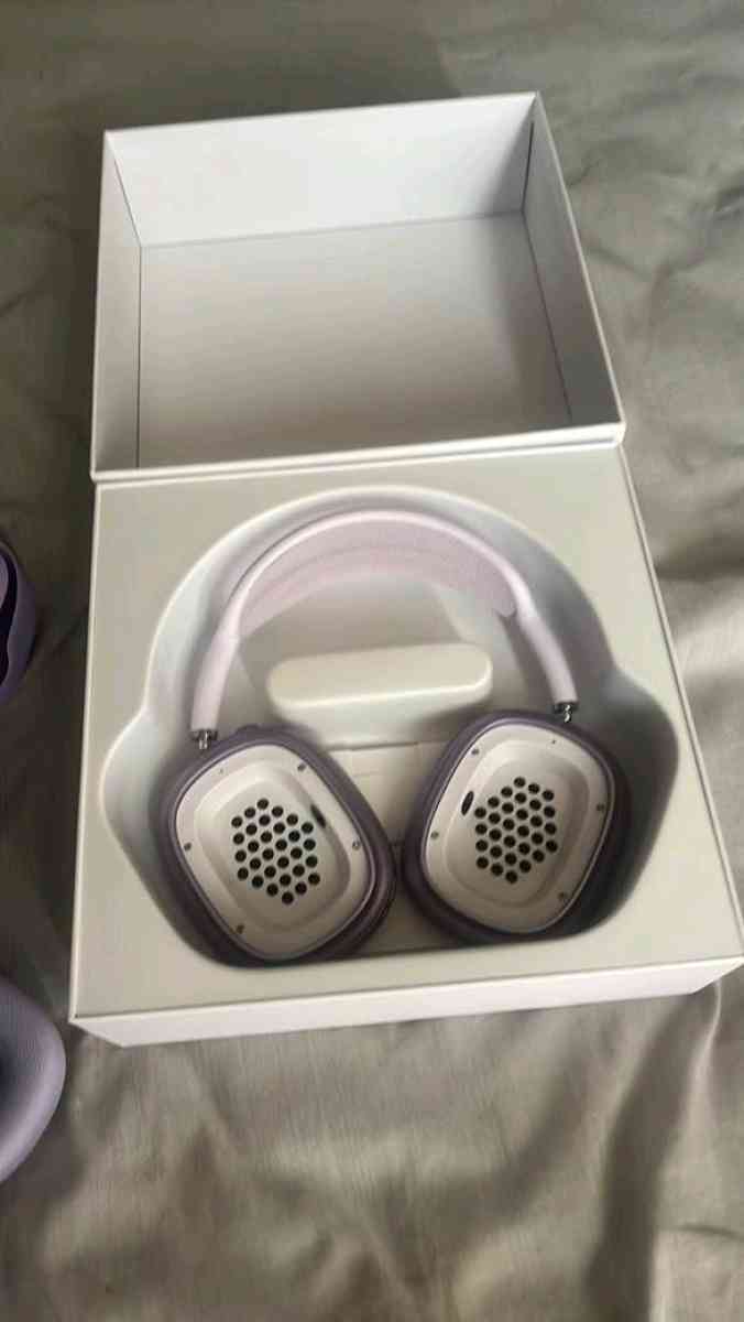 Airpod Max purple
