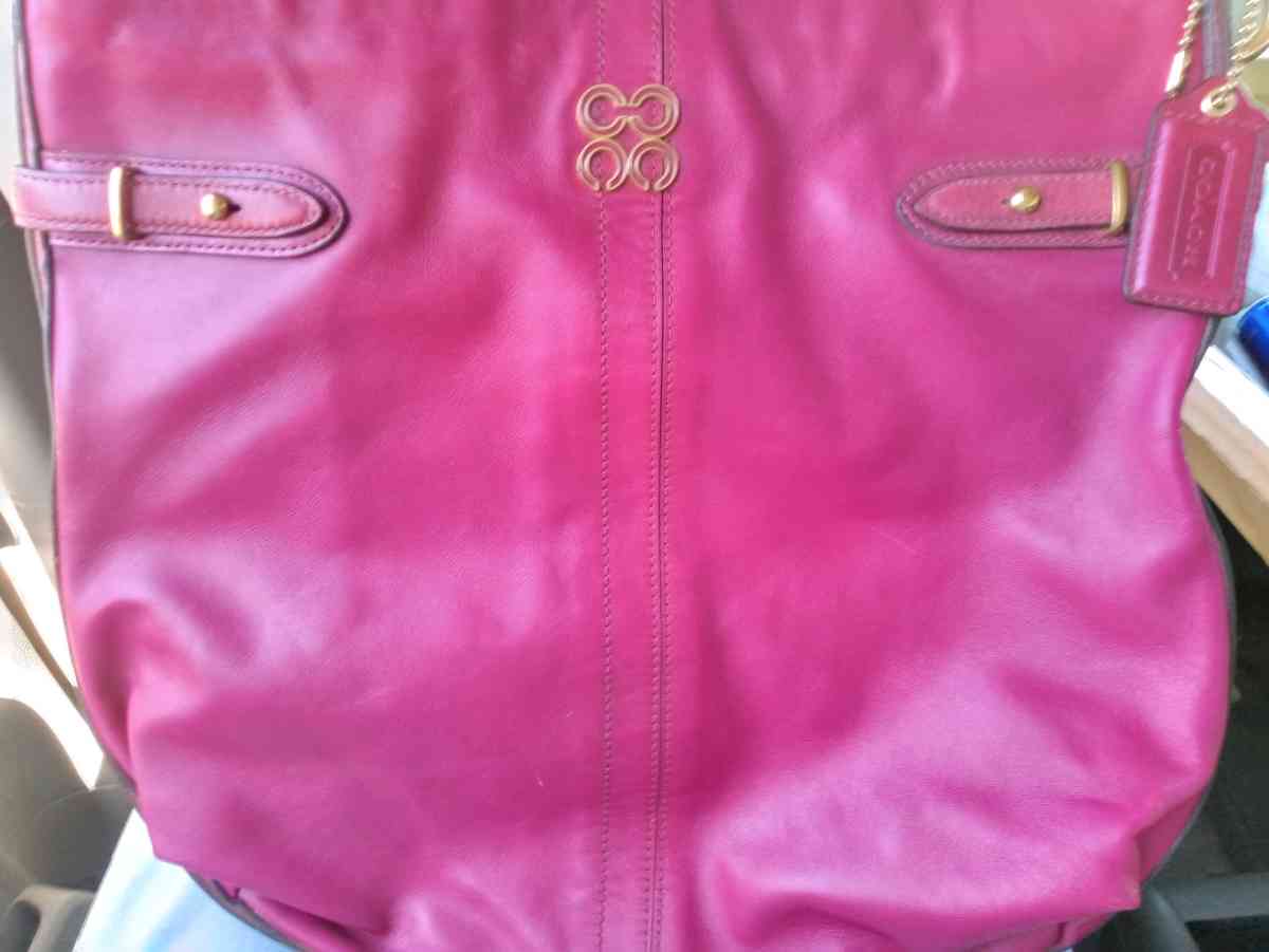 LIKE NEW COACH HANDBAG