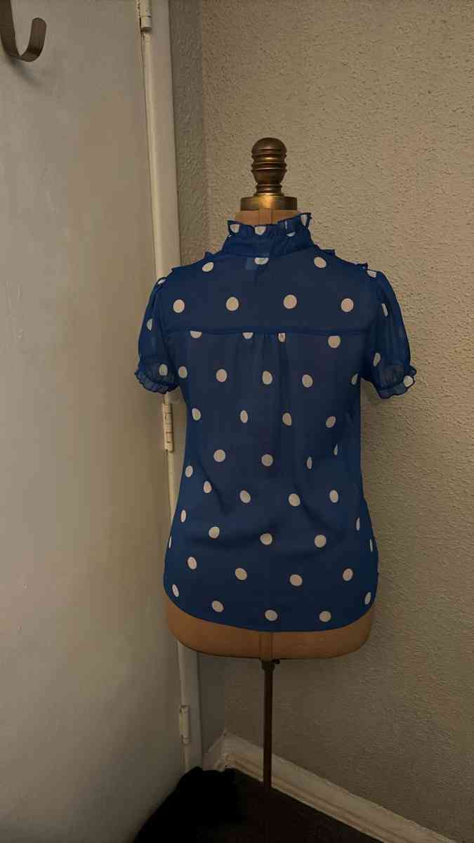 HM Dividco Short sleeve Ruffled Polka Dot top Size 4 BlueWhi