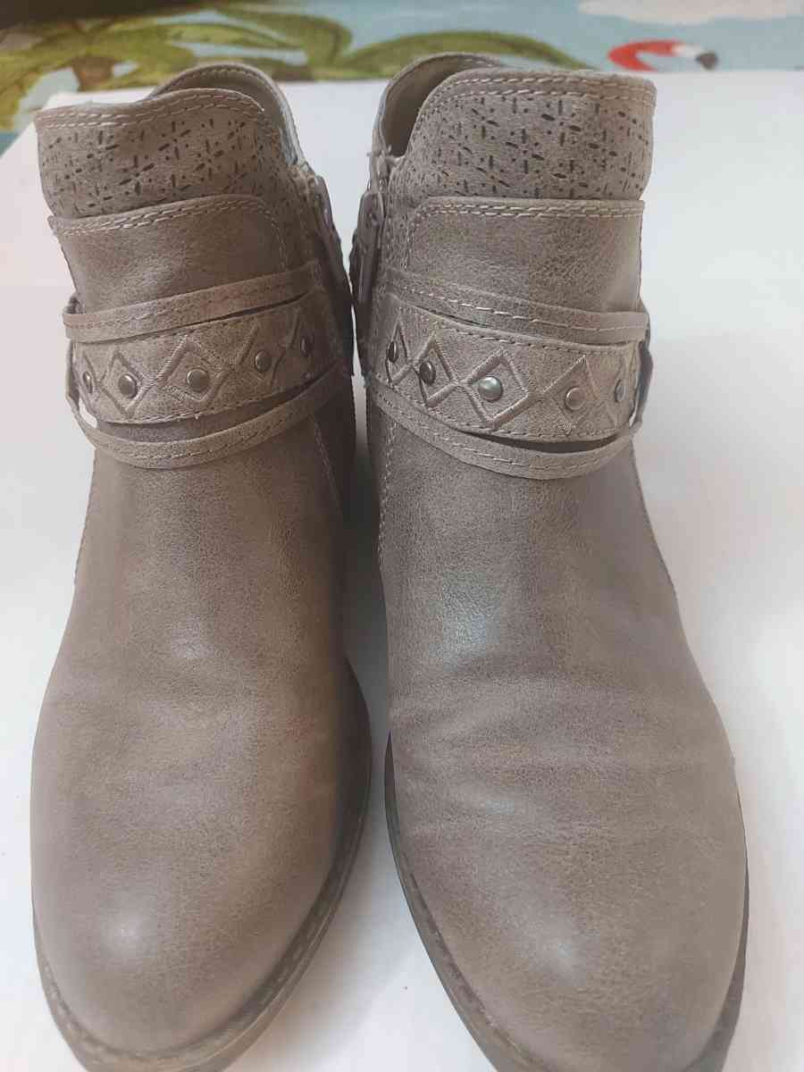 Sugar Thunderome Ankle Boots Size 7