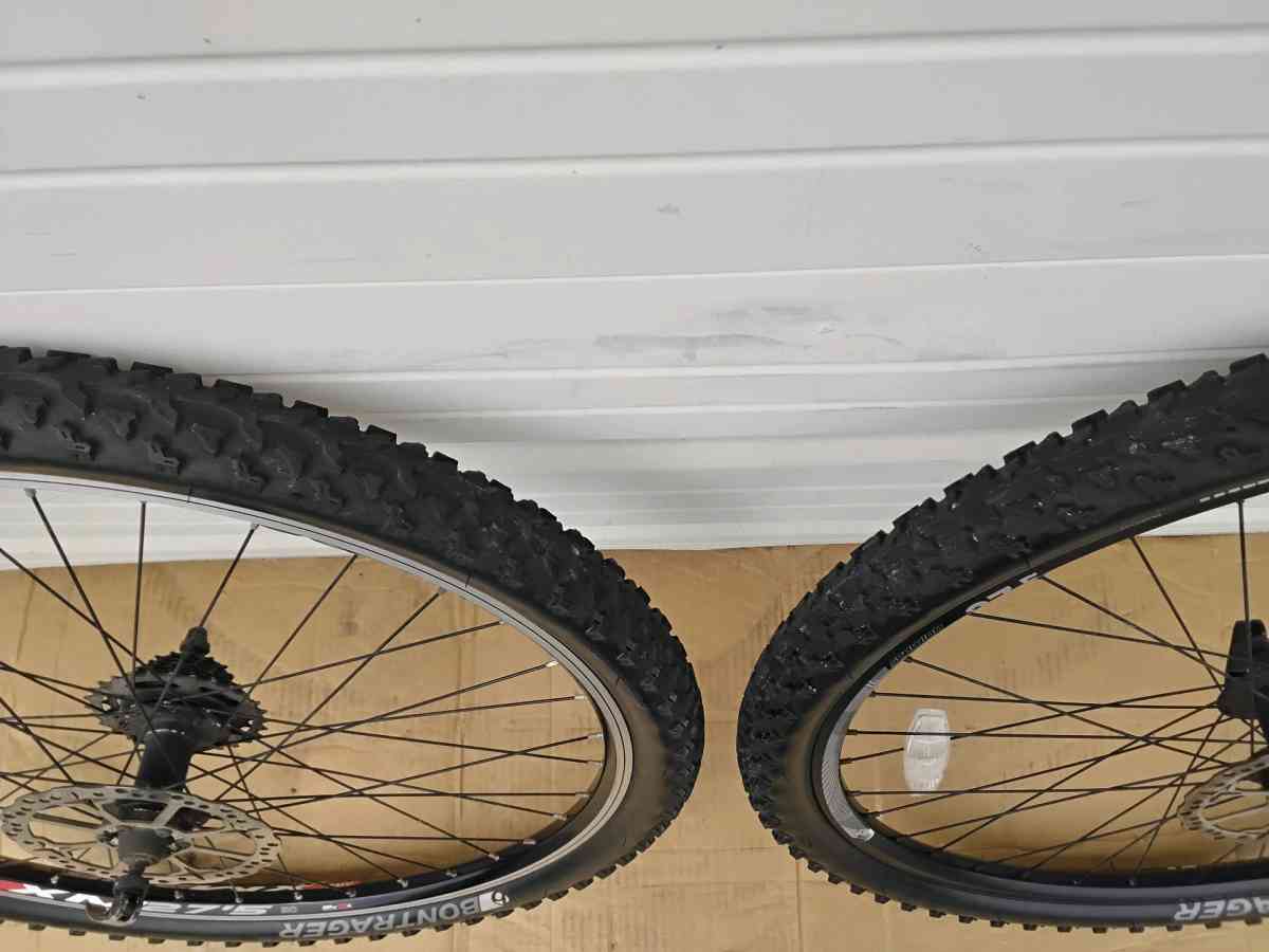 2 Schwinn Bicycle Front  Rear Rims Tires OEM Like New