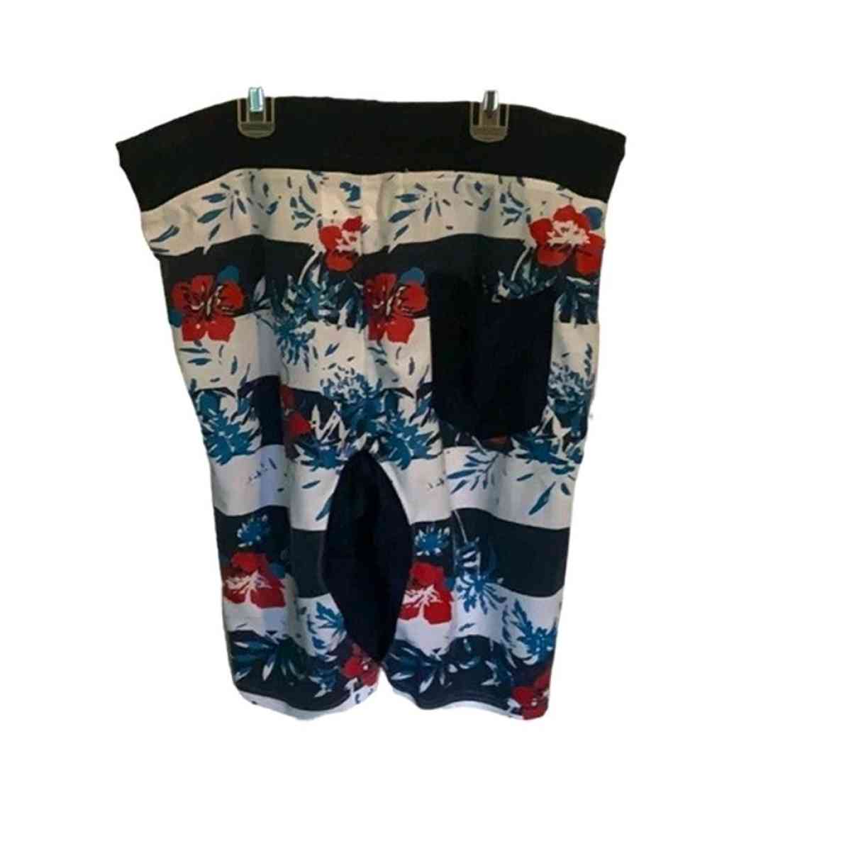 RETRO DISTRIKT Mens Athletic Shorts XL size  Good Condition