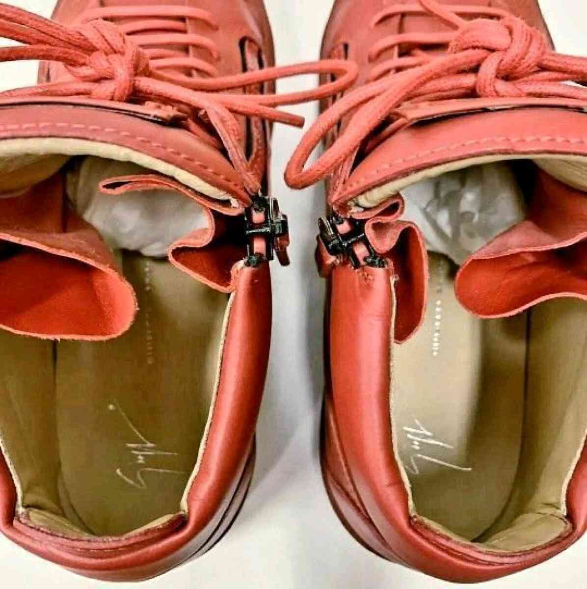 Giuseppe Zanotti Kriss