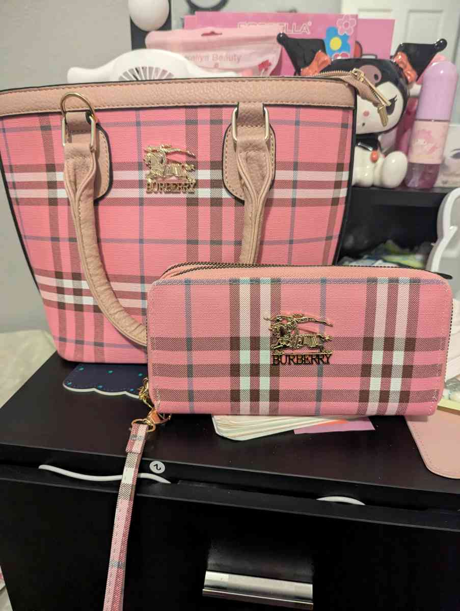 Burberry purse with matching wallet