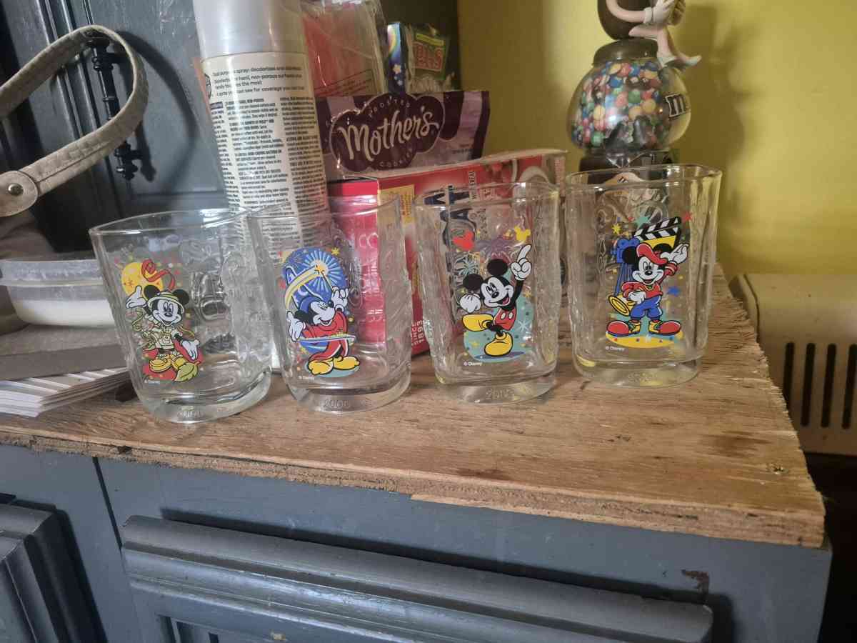Set of 4 2000 McDonalds Glassware