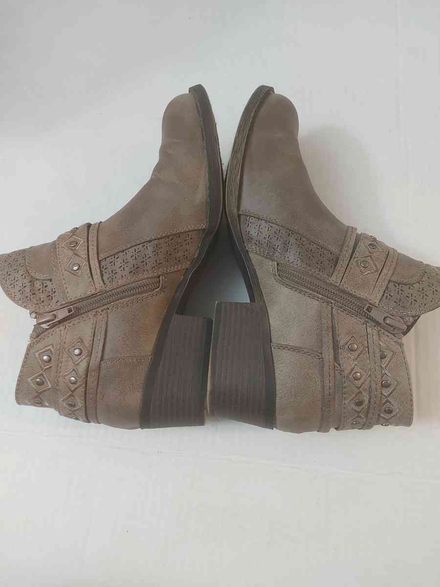 Sugar Thunderome Ankle Boots Size 7