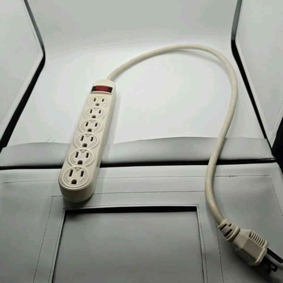 Belkin 6Outlet Power Strip with fivefoot cord White