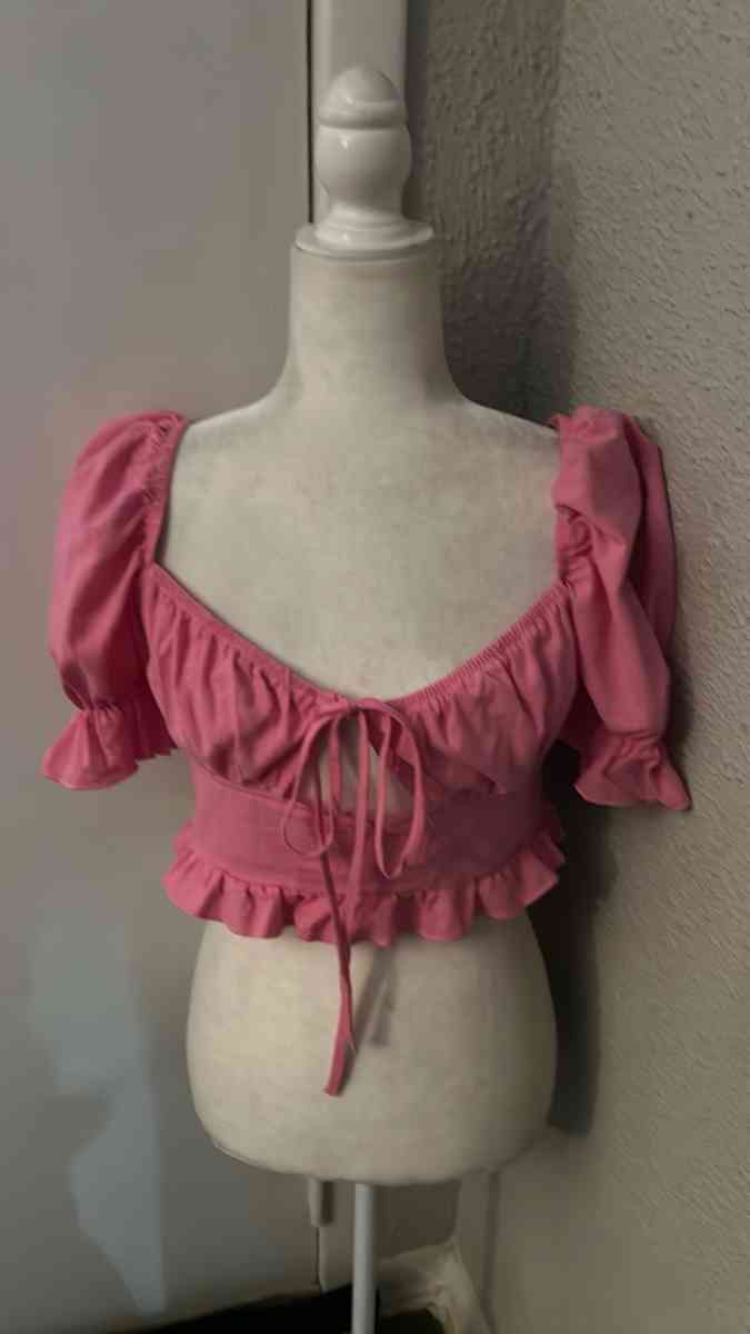 SHEIN Sweetheart Cut Out Tie Front Ruffle Trim Crop Top Barb