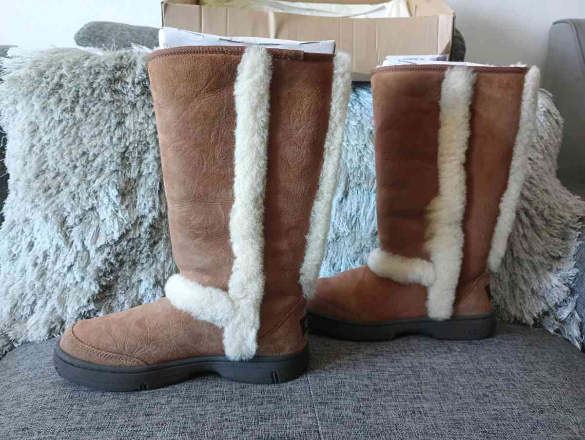 UGG Australia Brown Sunburst Suede Boots Size 8 womens