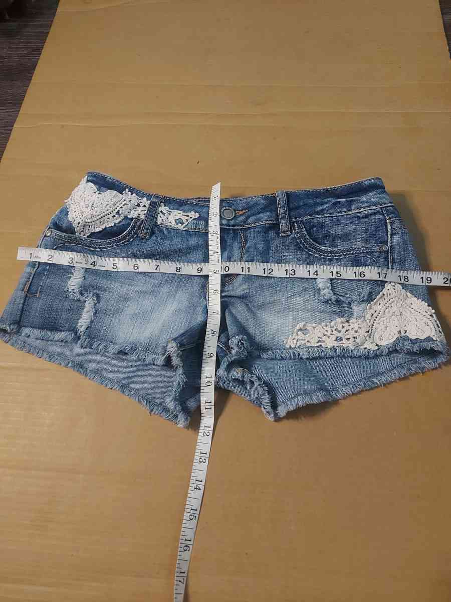 Hot Kiss Cici Embroidered Heart Short Size 7