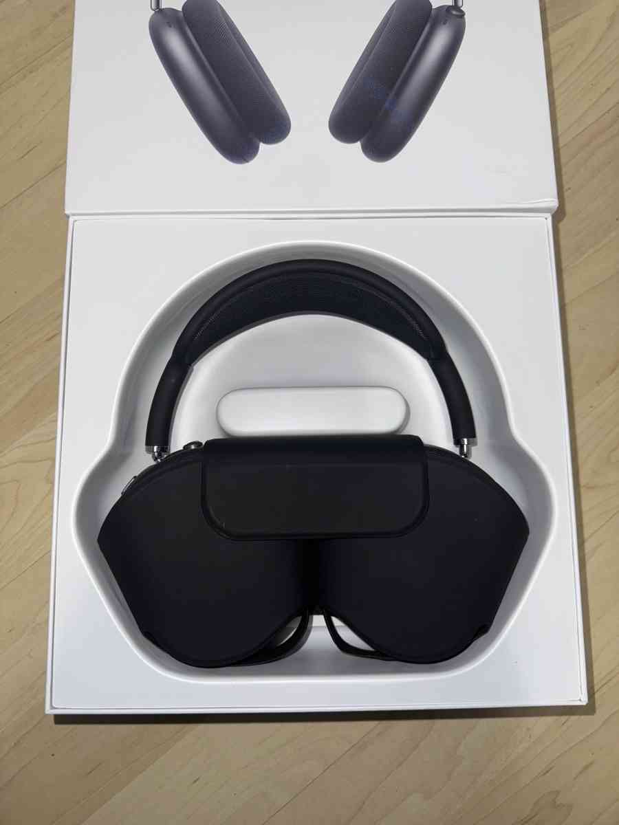 Apple AirPod Maxs Space Gray