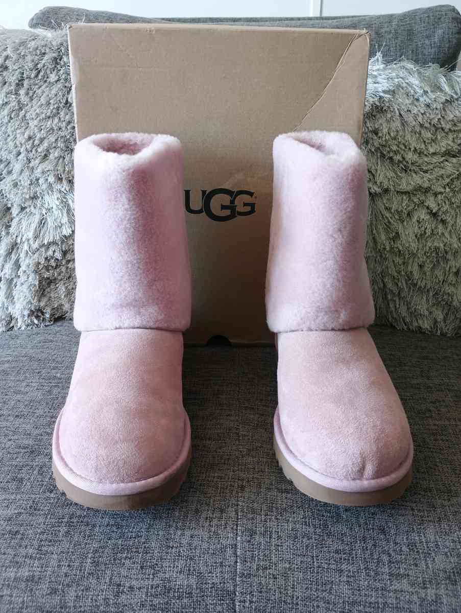 UGG Classic Short II Sherpa Cuff Suede Boot size 8 for women