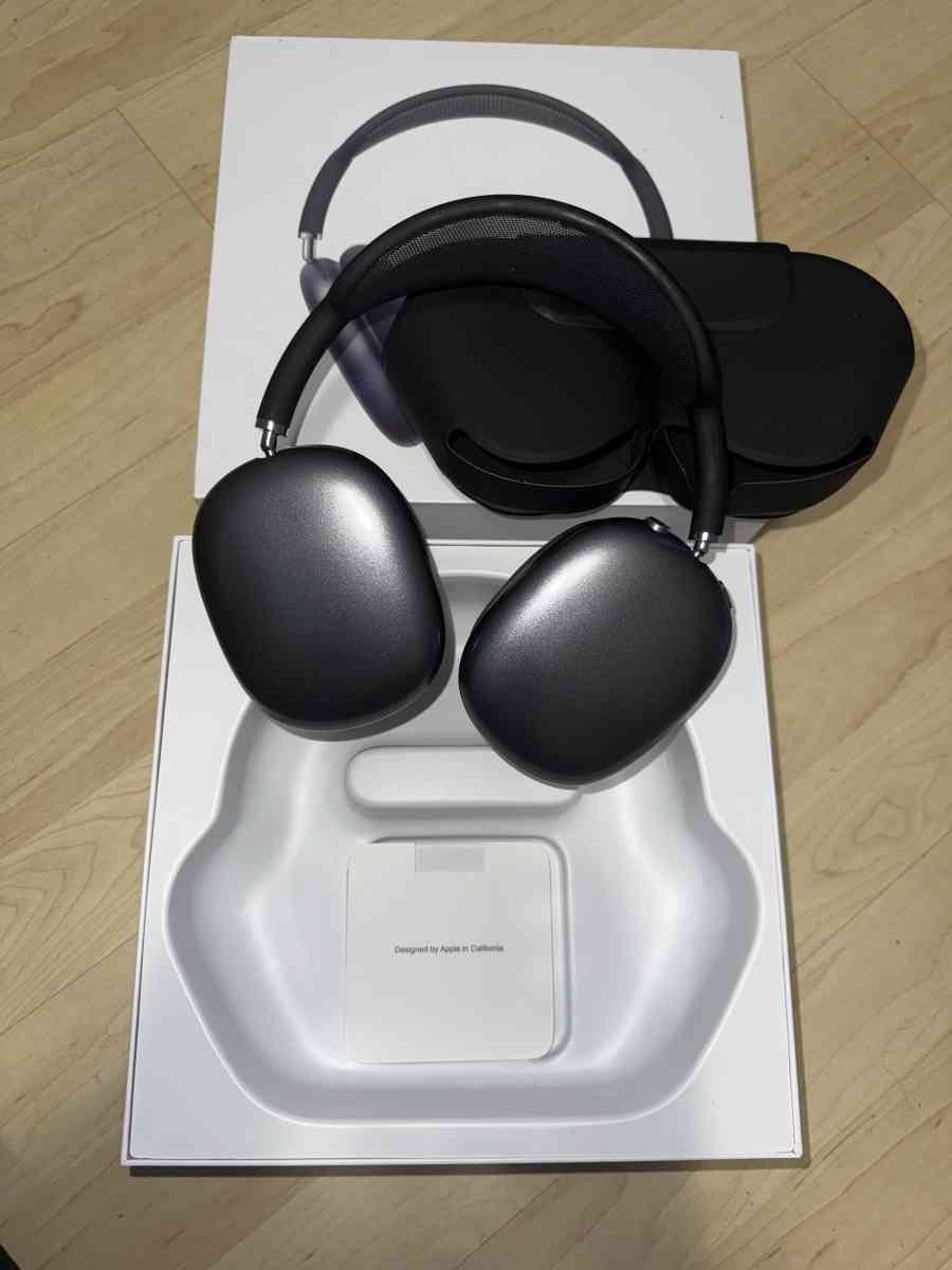 Apple AirPod Maxs Space Gray