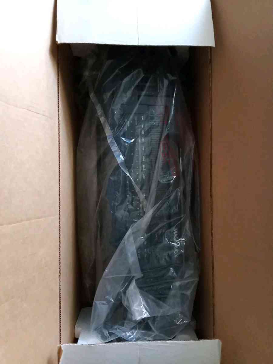 NEW IN BOX BOOMBOX AMFM RADIO CD RECORDER AZ8100