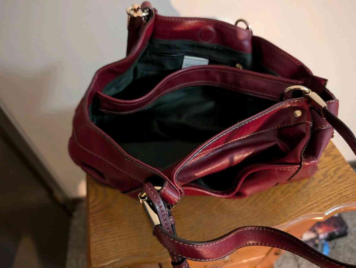 Elegant Burgundy Leather Handbag