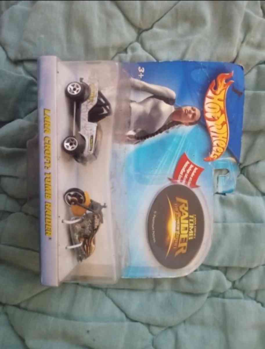 Hot wheels original tomb raider jeep and motorbike collectio
