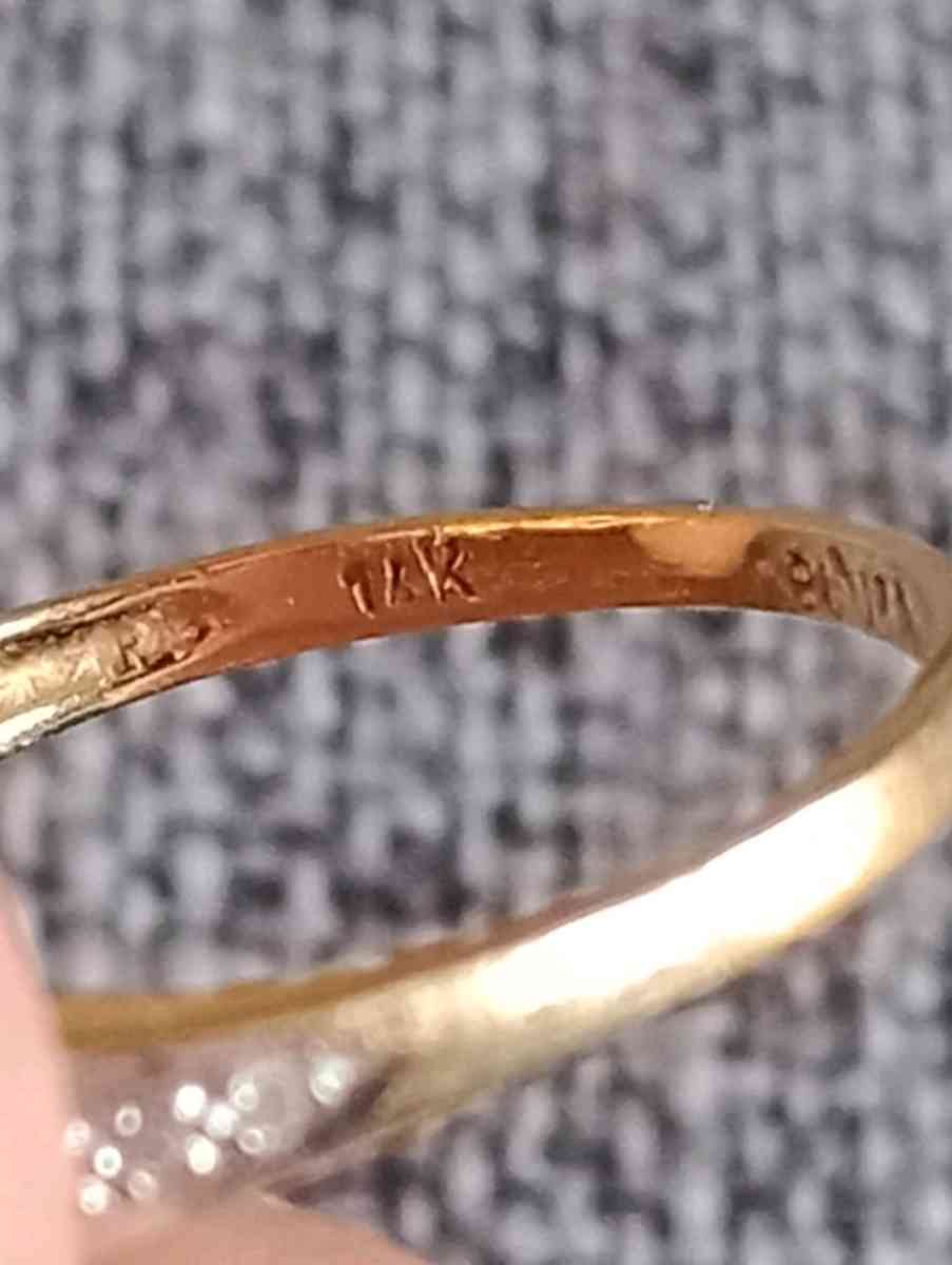 14K Yellow Gold Emerald stone engagement ring size 7