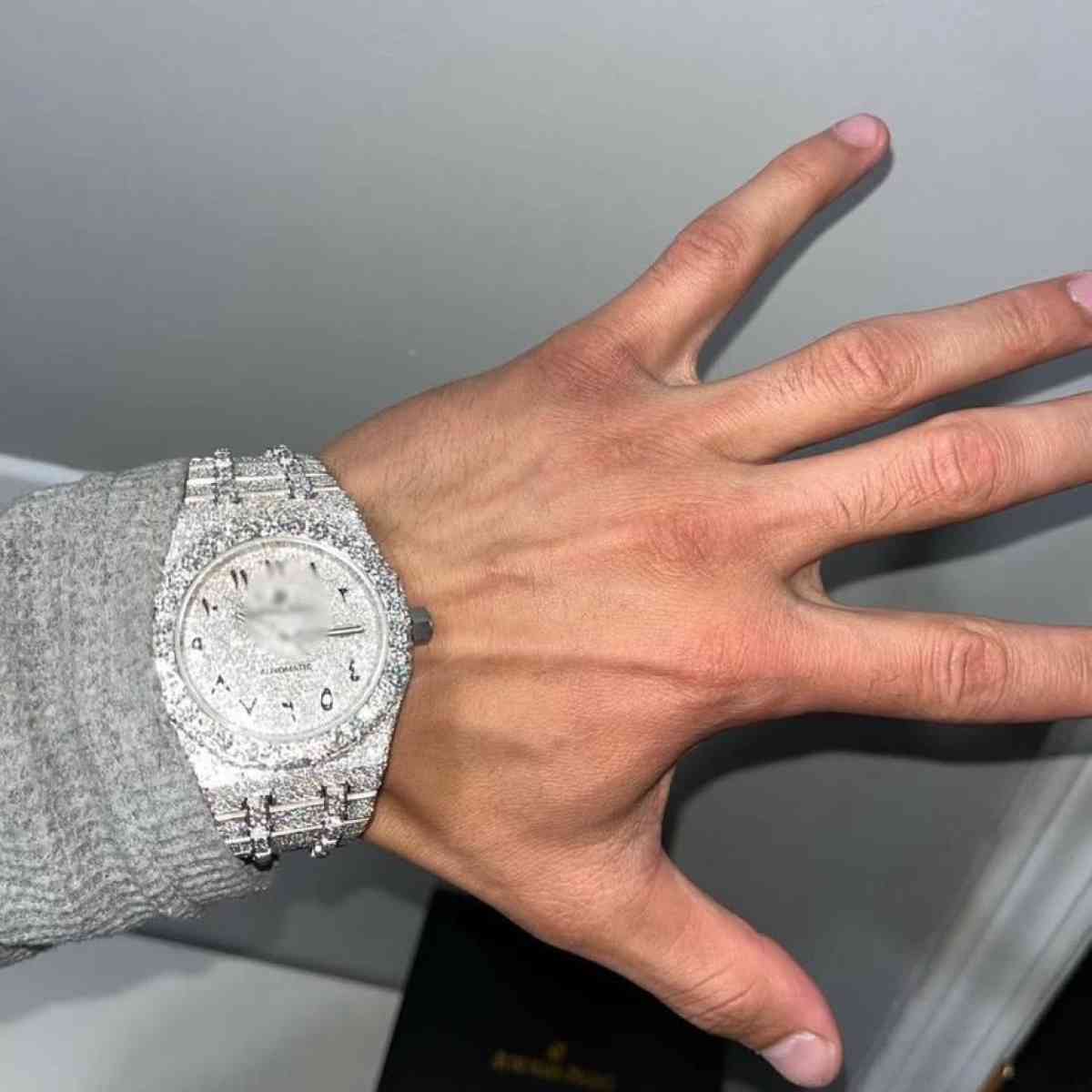 men vvs mossinite ap watch great condition