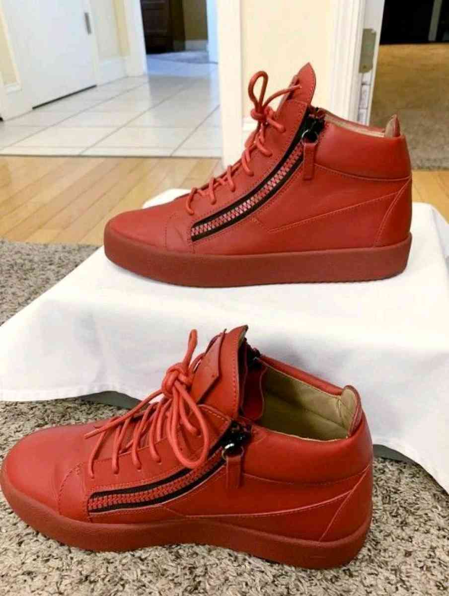 Giuseppe Zanotti Kriss