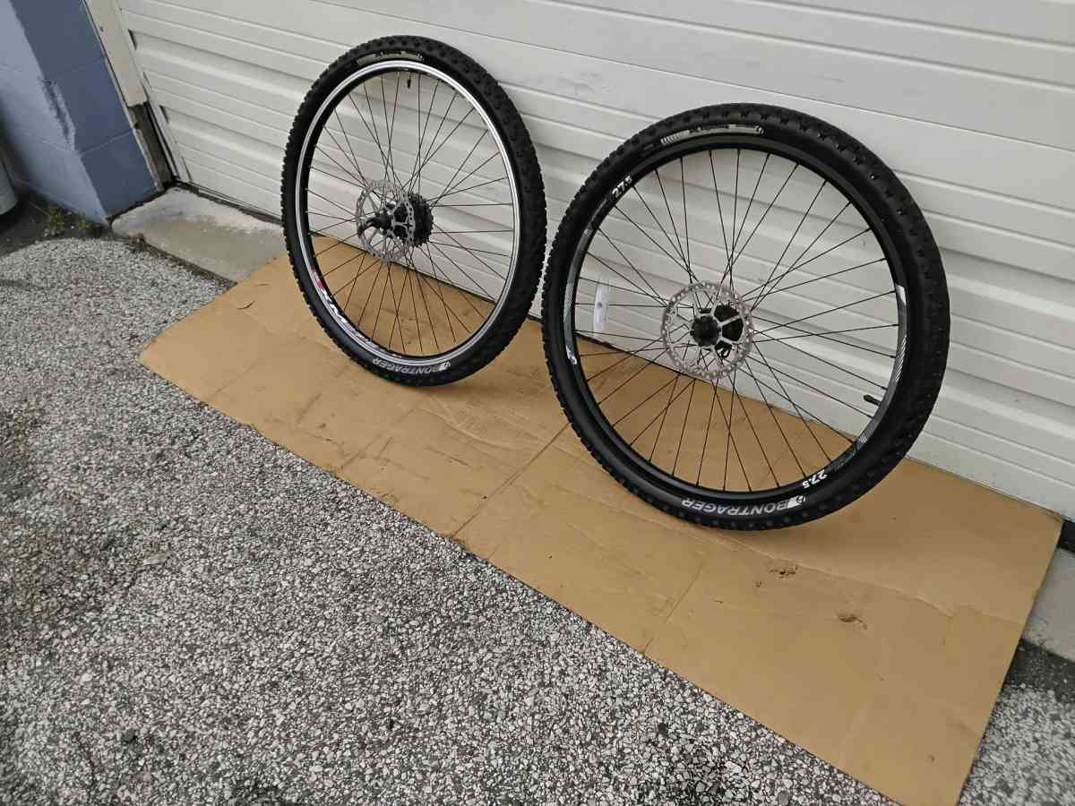 2 Schwinn Bicycle Front  Rear Rims Tires OEM Like New
