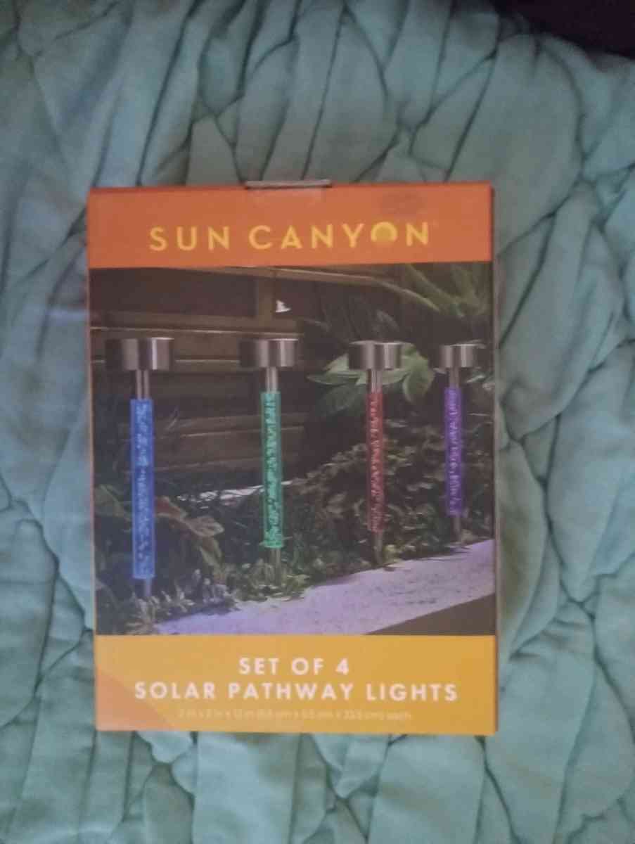Sun Canyon solar lights four pack