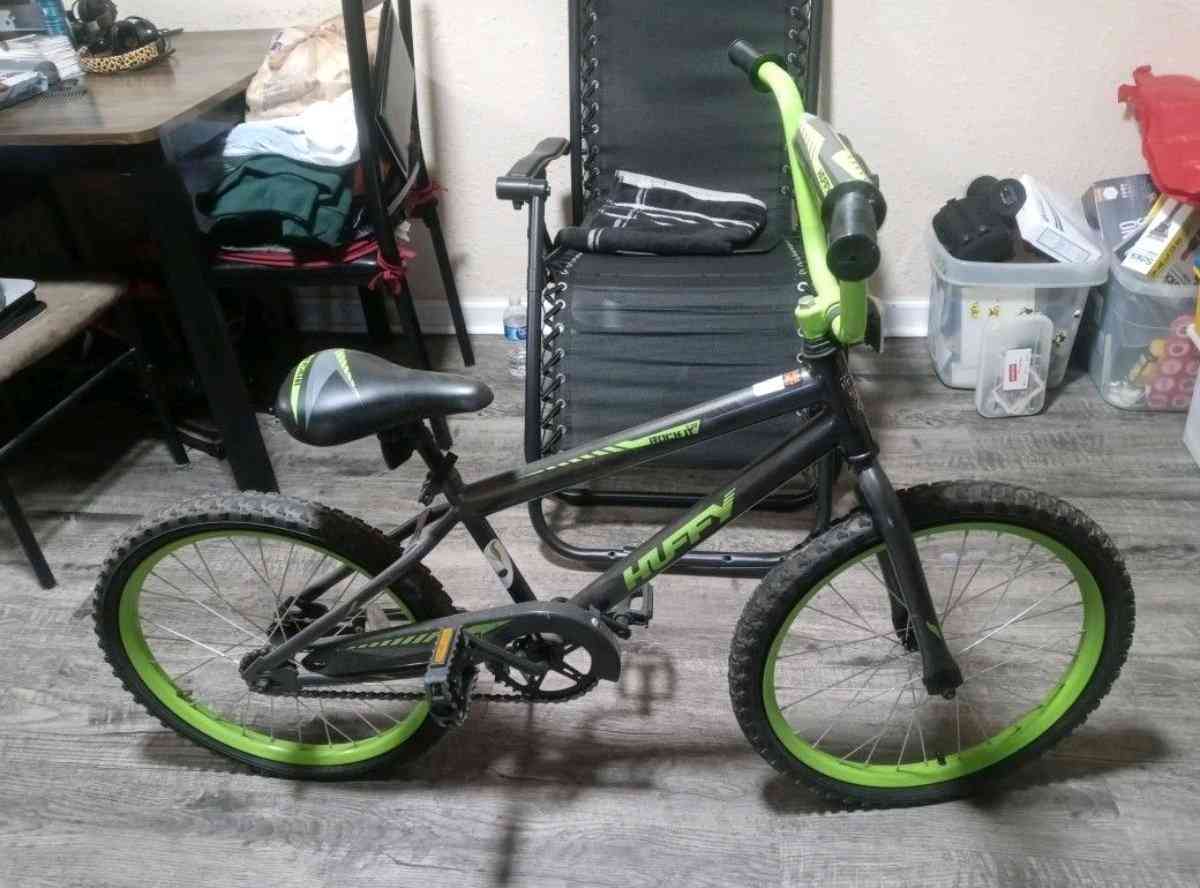 HUFFY ROCK IT V20 BOYS BIKE LIME GREEN  BLACK BIKE LOT 2