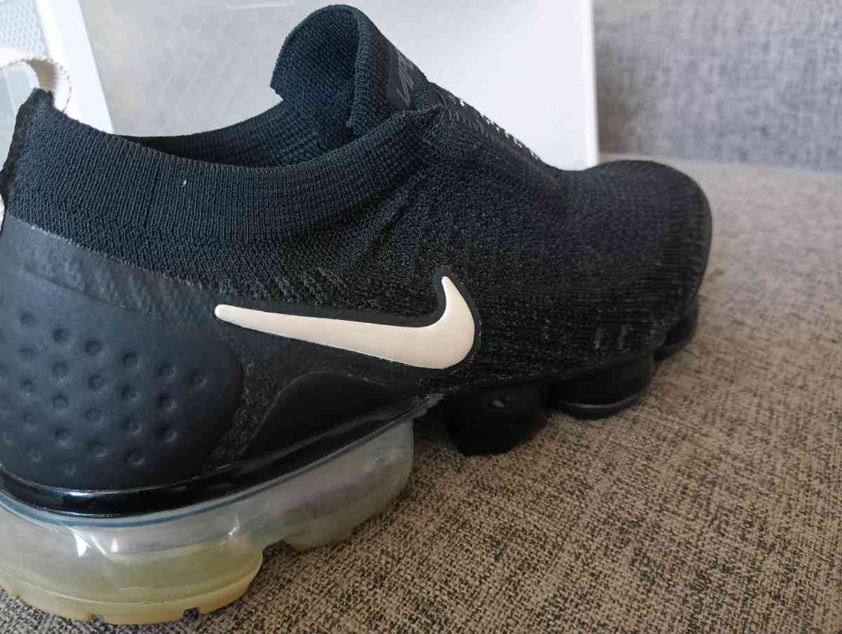 NIKE AIR VAPORMAX size 7 for women