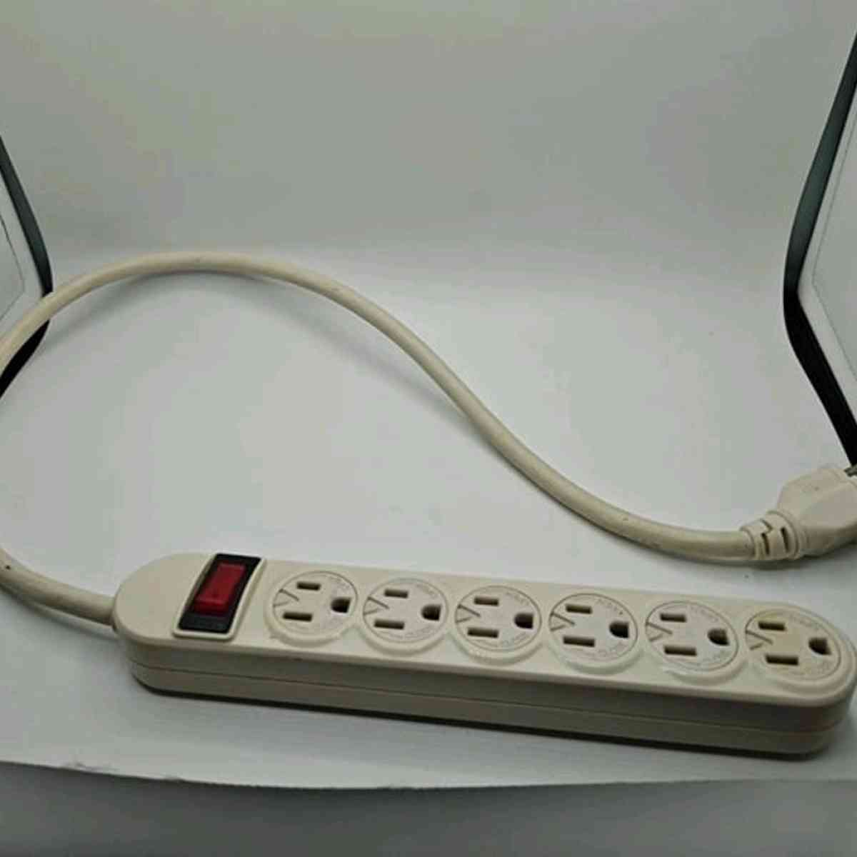 Belkin 6Outlet Power Strip with fivefoot cord White