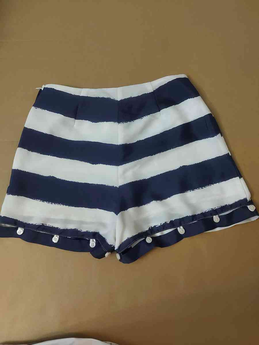BCBGeneration Nautical BlueWhite Striped Shorts Size 0