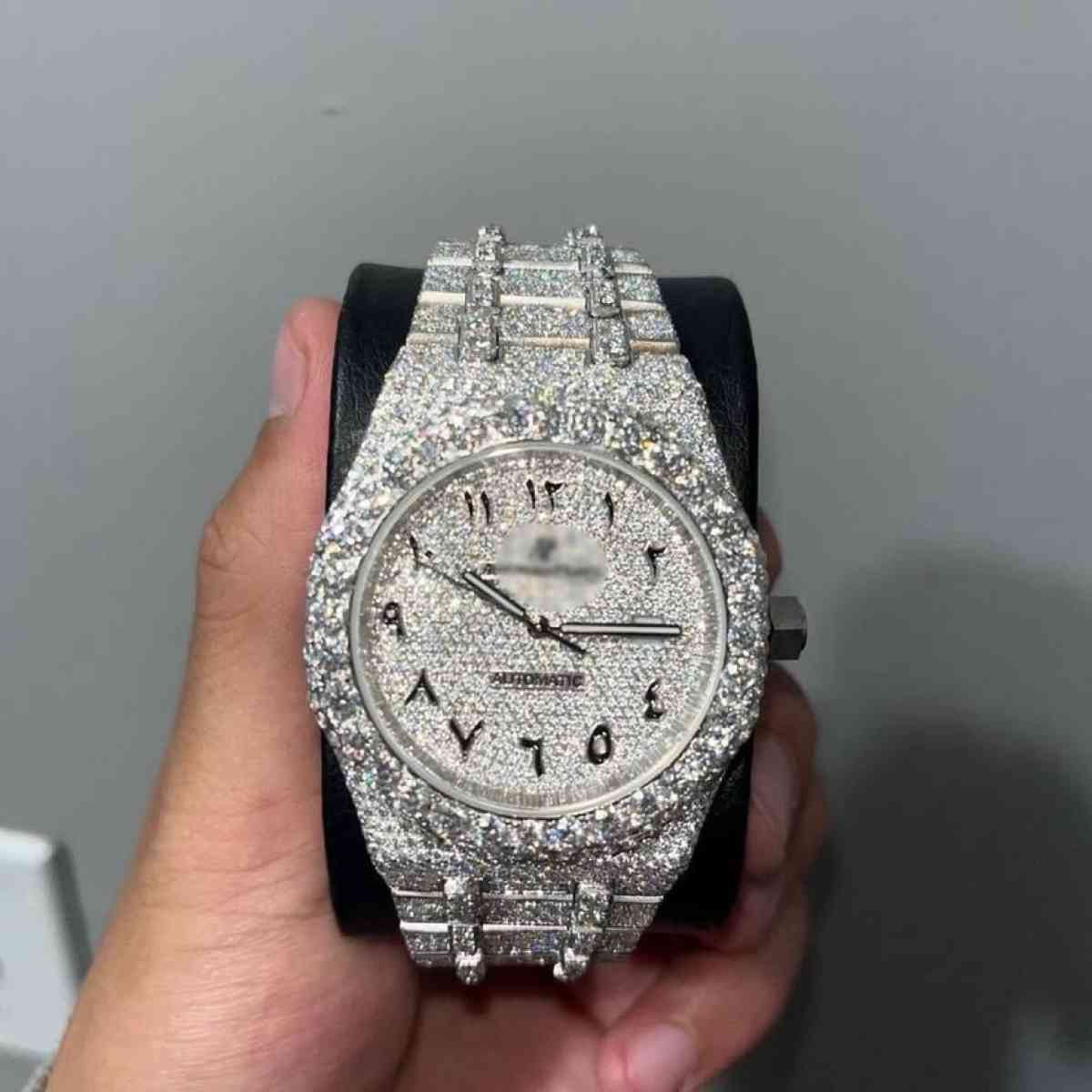 men vvs mossinite ap watch great condition