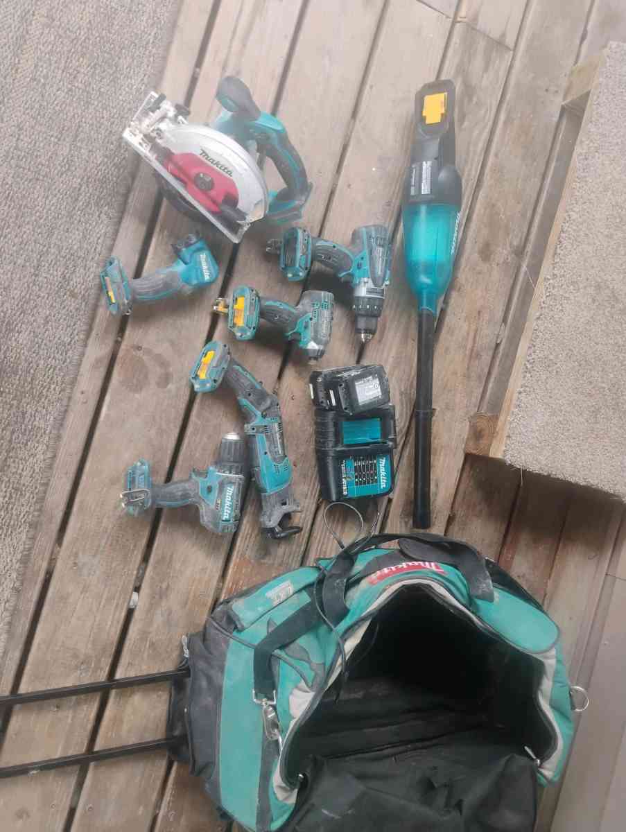 mickitta tools set with bag on wheels