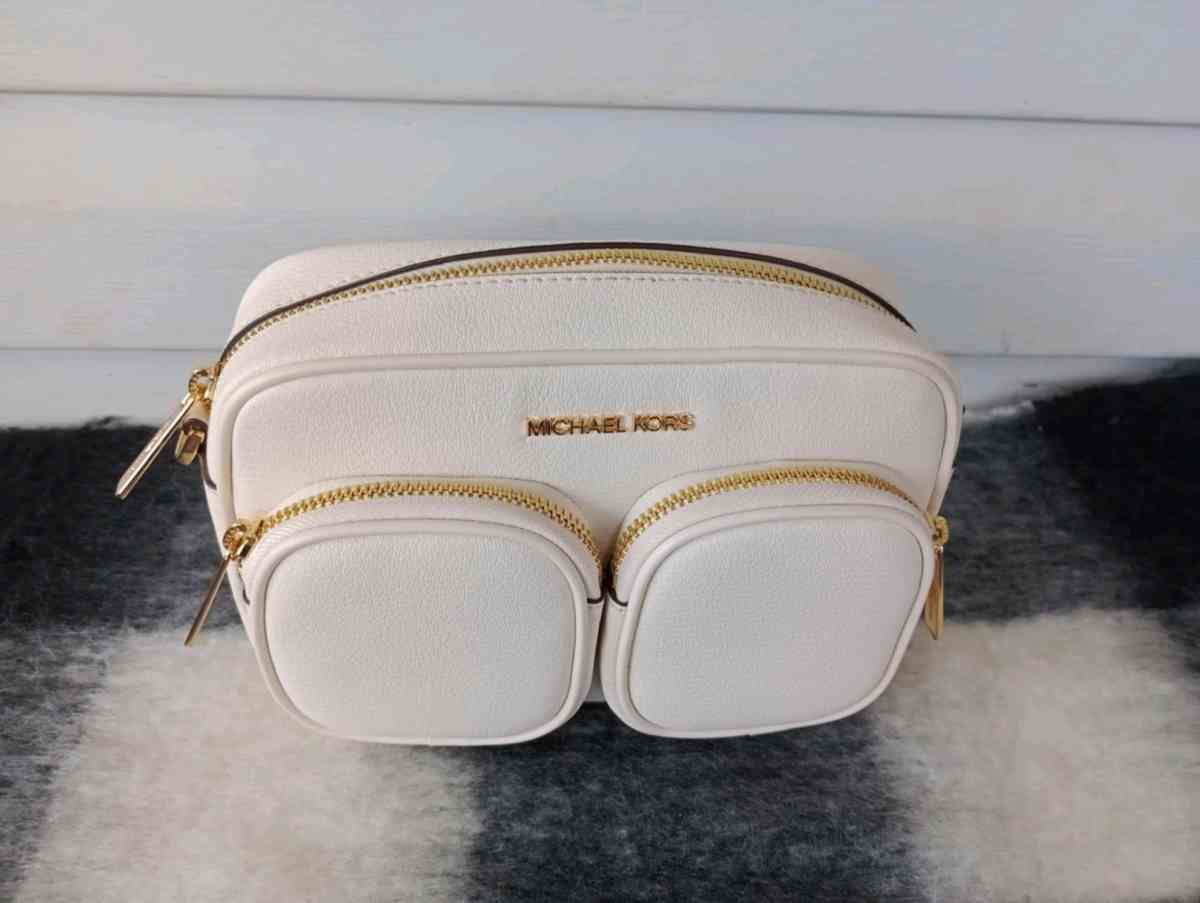 MICHAEL KORS JET SET TRAVEL purse