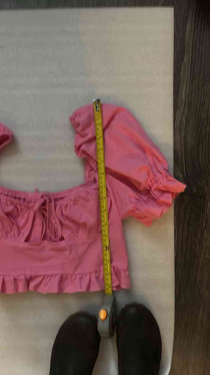 SHEIN Sweetheart Cut Out Tie Front Ruffle Trim Crop Top Barb