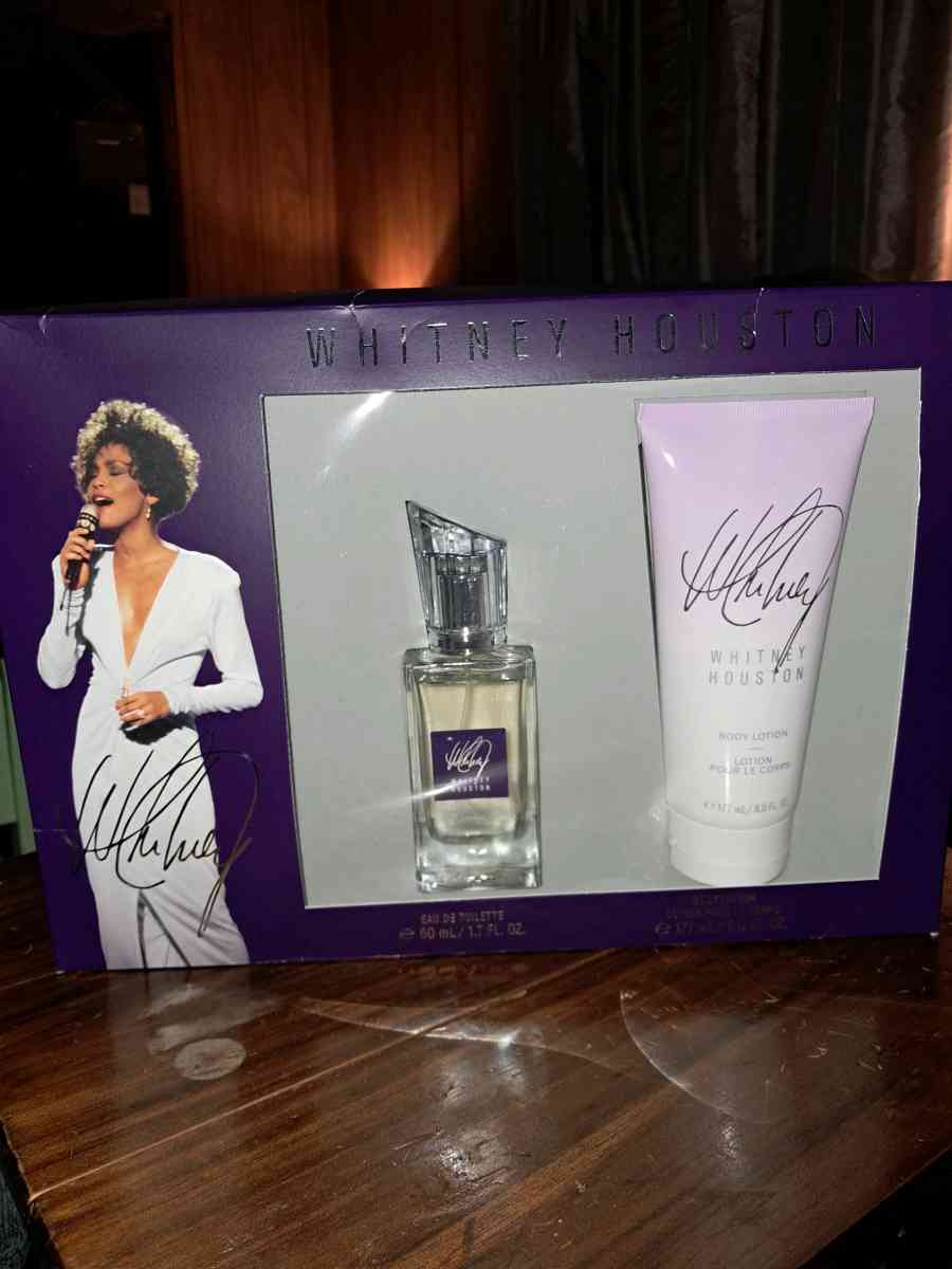 Whitney Houston gift swt nwt