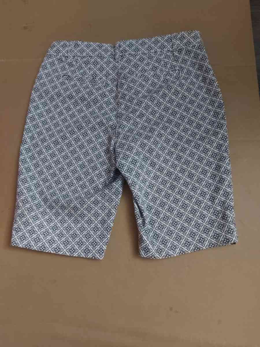 Jones New York Stretch Signature Bermuda Short Size 4P Black