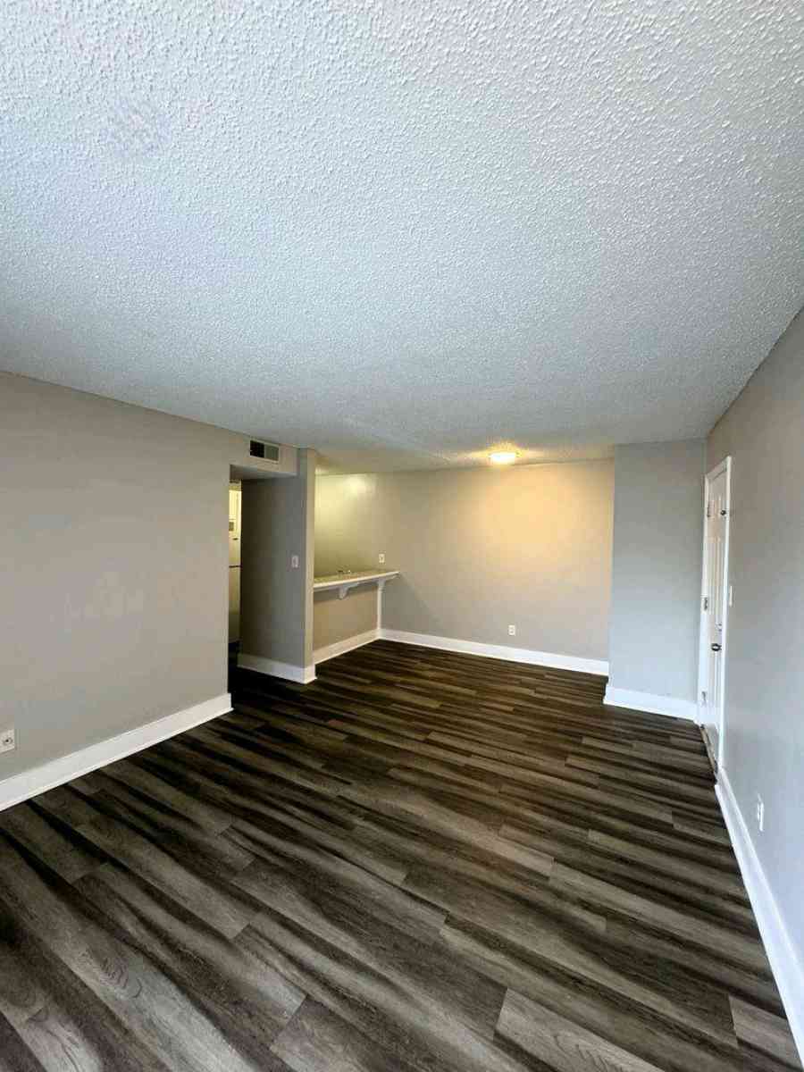 adorable 2bedrooms and 1bathroom