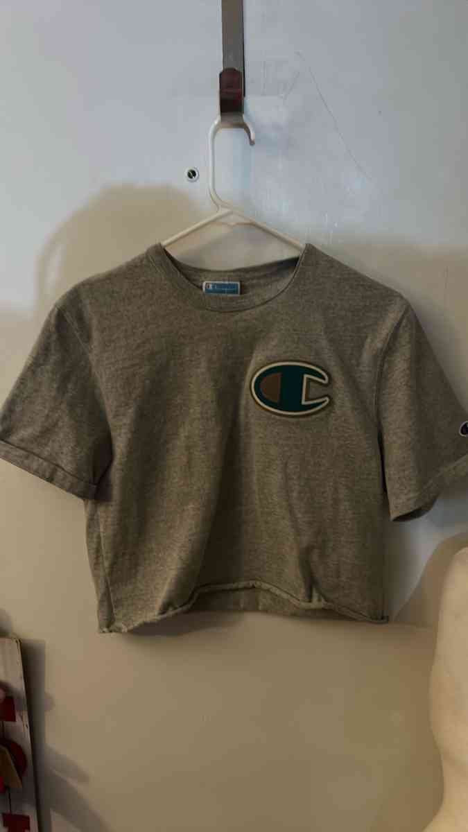 Champion Cropped Rolled Hem Tee Size Small
