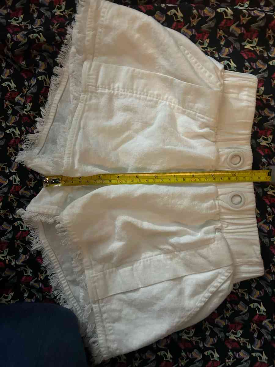 KendallKylie White High Waist Raw Hem Shorts Size XS Linen