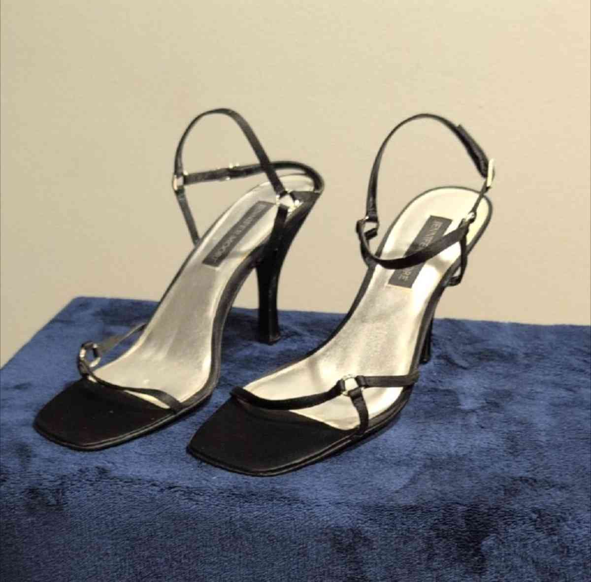 Jennifer Moore Black Heels with Transparent Accents 10 m