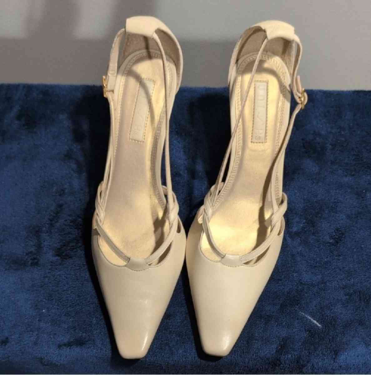 Elegant Cream Womens Heels size 10 medium