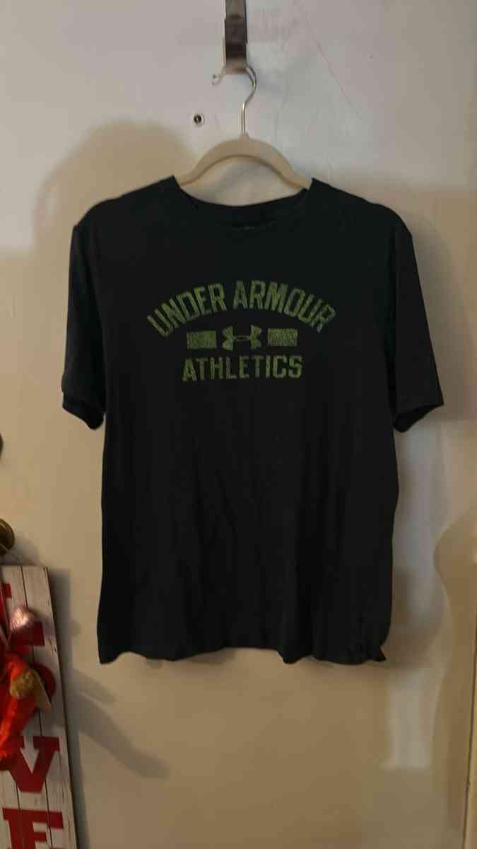Under Armour Athletics Heat Gear Tee Size XL