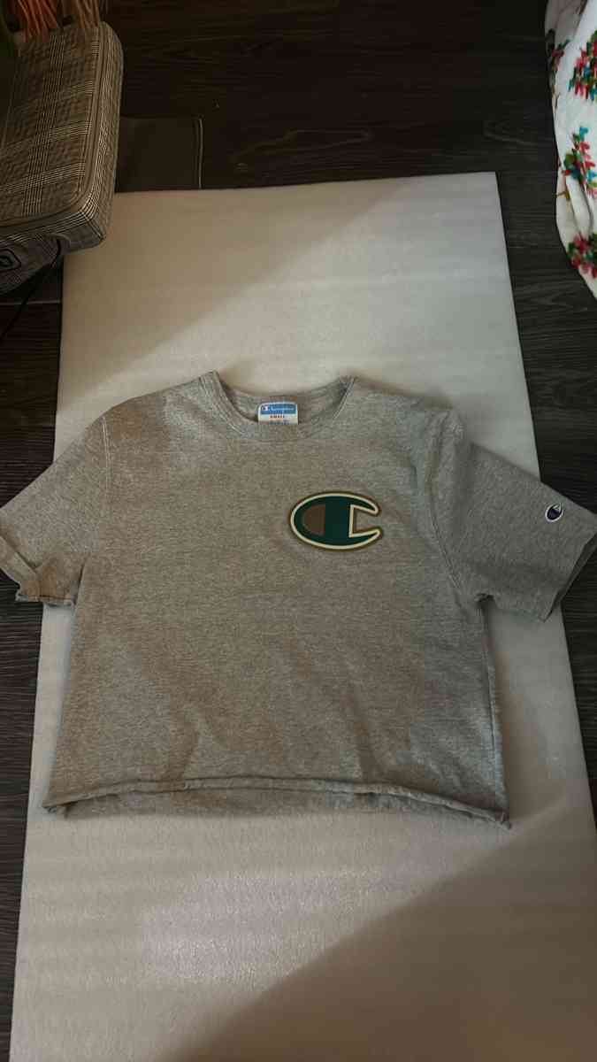 Champion Cropped Rolled Hem Tee Size Small
